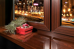 Подоконник Кристаллит Махагон  глянцевый  600 * 4250 мм.