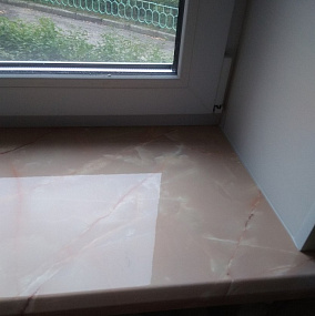 Подоконник Оникс розовый мрамор  400 * 5250 мм.